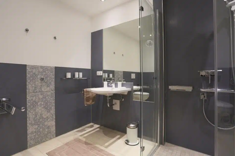 Über uns 4 Badezimmer im Apartment Seppi