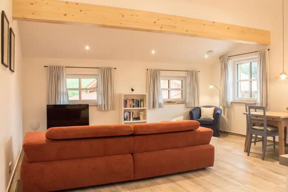 Unsere Apartments 12 Gezellige woonkamer met moderne inrichting.