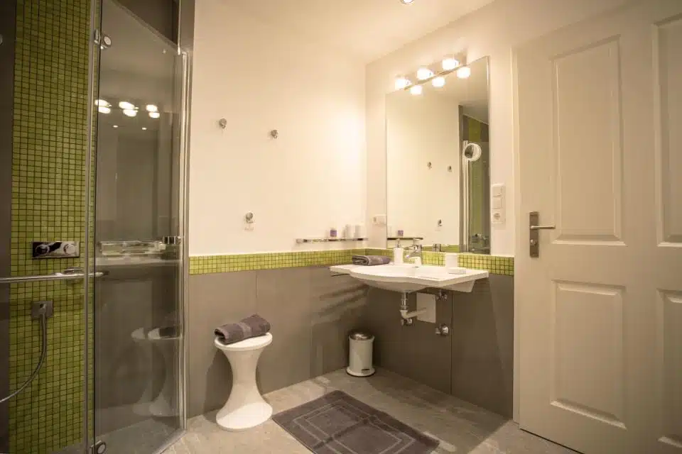 Über uns 5 Badezimmer im Apartment Franz